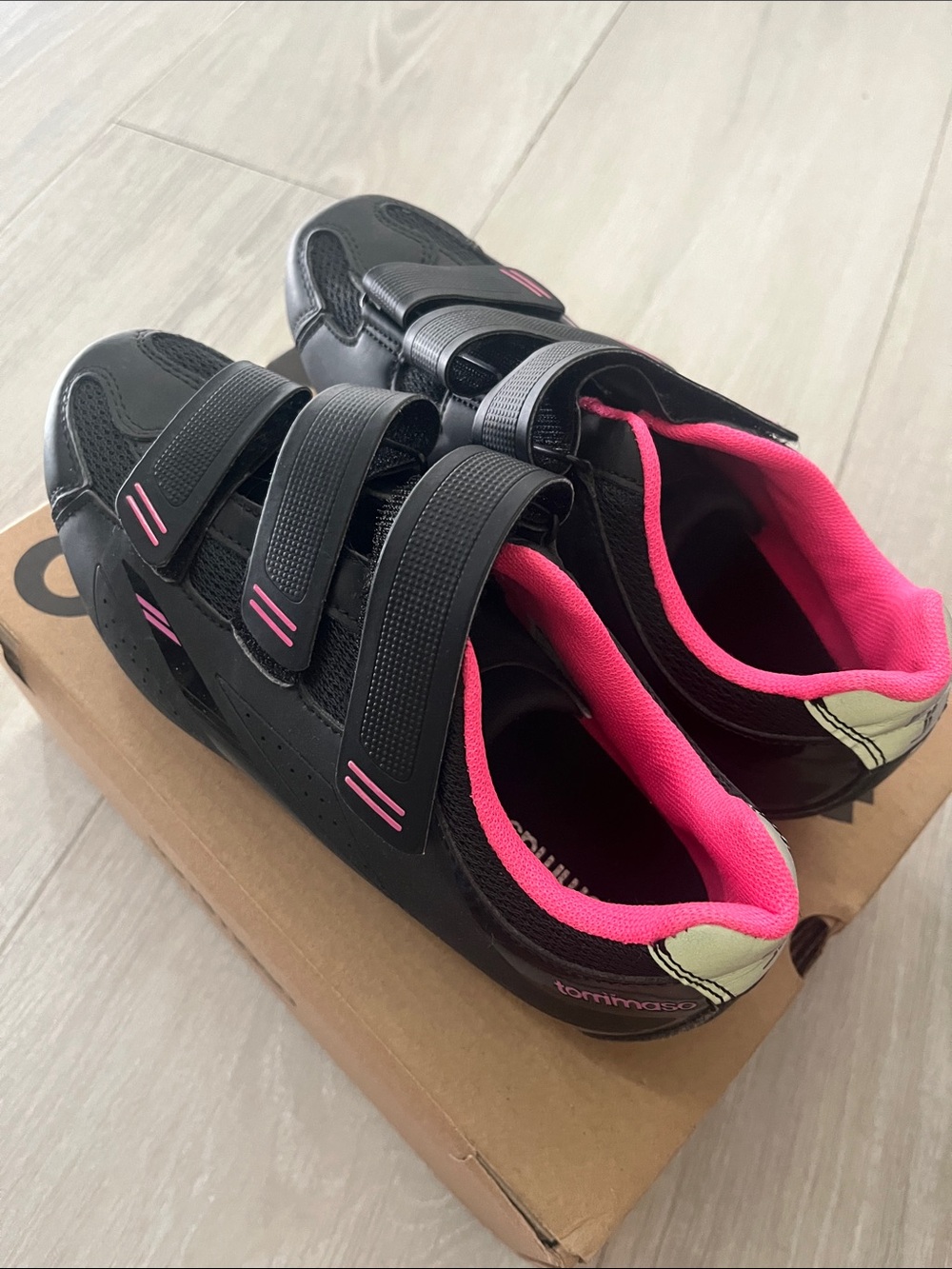 Tommaso Black & neon pink Peloton  Shoes Velcro Strap 38 size 8 W. pista 100